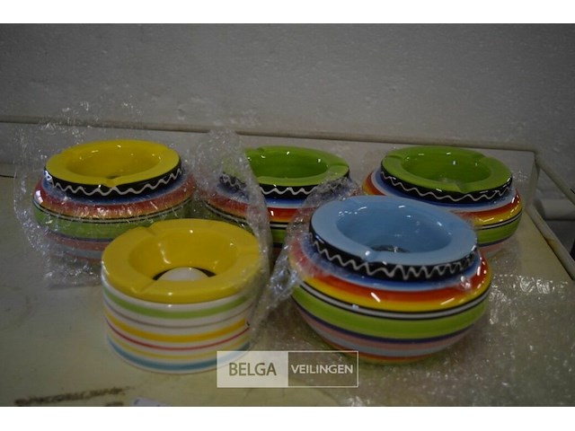 8 asbakken - afbeelding 1 van  3