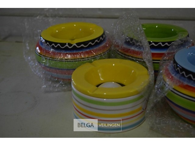 8 asbakken - afbeelding 2 van  3