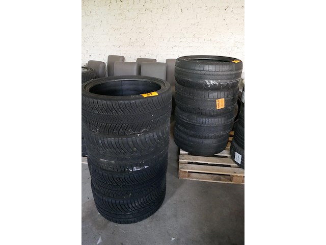 8 banden michelin en pirelli - afbeelding 1 van  6