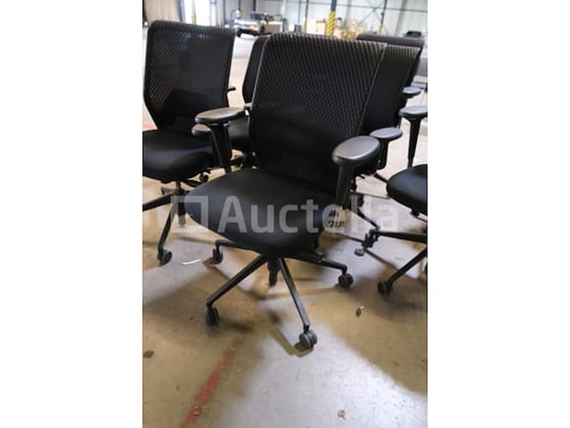8 bijpassende bureaustoelen - afbeelding 1 van  5
