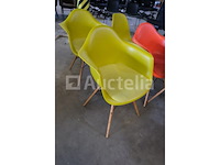8 bijpassende vitra eames design stoelen - afbeelding 3 van  8