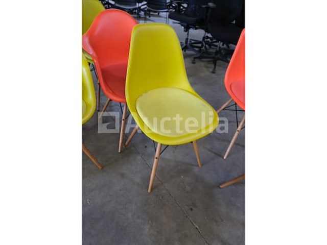 8 bijpassende vitra eames design stoelen - afbeelding 5 van  8
