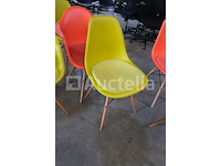 8 bijpassende vitra eames design stoelen - afbeelding 5 van  8