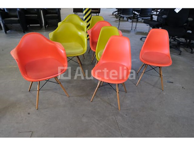 8 bijpassende vitra eames design stoelen - afbeelding 7 van  8