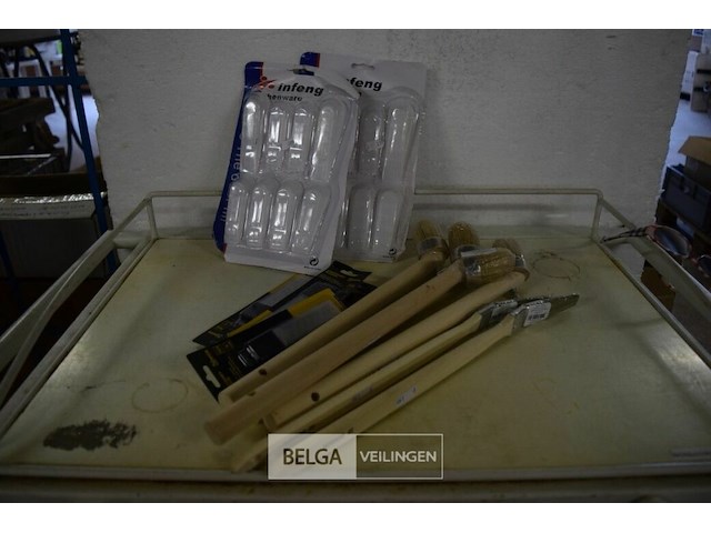 ±8 bokkenpoot, 4pakjs afbreekmesjes en 2 pakjes deurstoppers - afbeelding 1 van  3