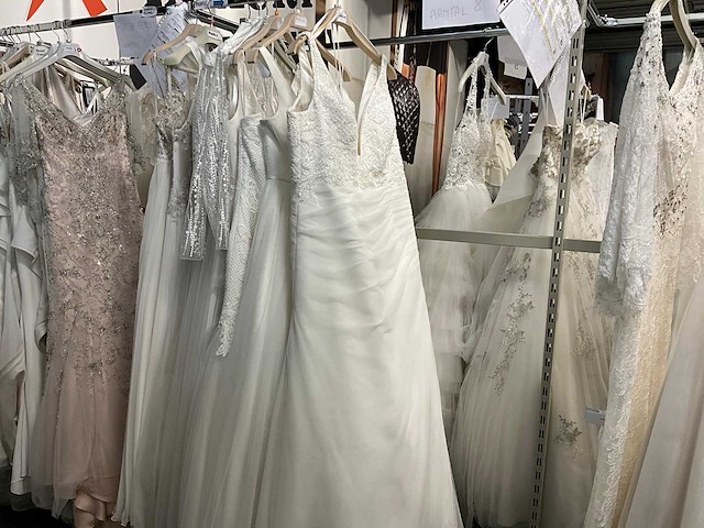 8 bruidsjurken modeca (totaalprijs) - afbeelding 1 van  21