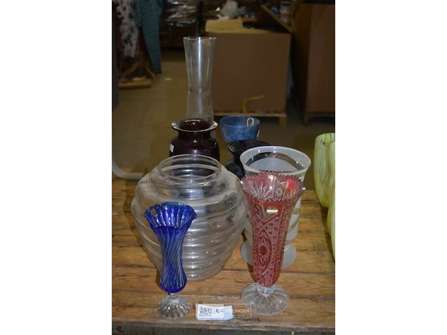 8 div glazen vazen - afbeelding 1 van  4