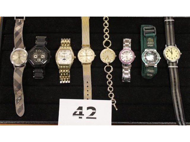 8 div horloges w.o. rodania, versace, burberry, breil enz - afbeelding 1 van  4