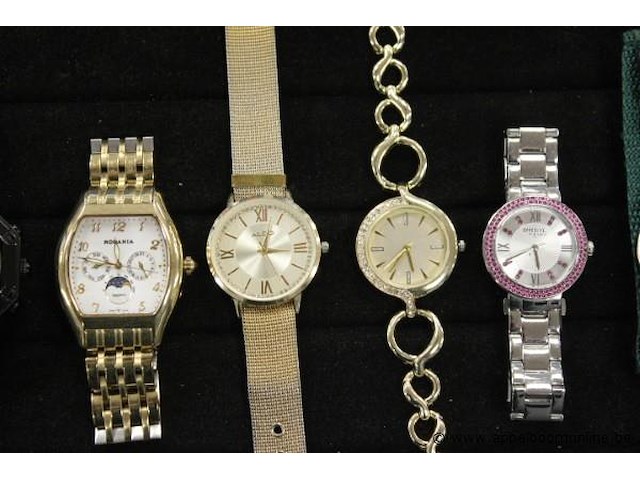 8 div horloges w.o. rodania, versace, burberry, breil enz - afbeelding 3 van  4