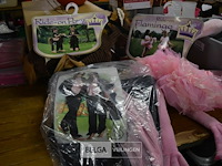 ±8 div. soorten en maten verkleedpakjes - afbeelding 1 van  4