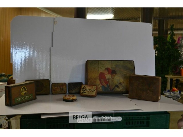 ±8 div vintage blikken - afbeelding 1 van  8