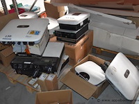 8 diverse omvormers, solax power, growatt, huawei, diverse merken, werking niet gekend - afbeelding 1 van  4