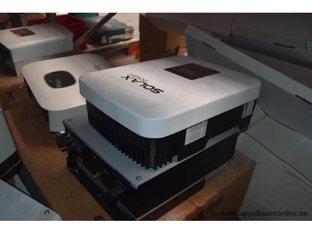 8 diverse omvormers, solax power, growatt, huawei, diverse merken, werking niet gekend - afbeelding 2 van  4