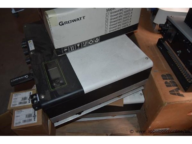 8 diverse omvormers, solax power, growatt, huawei, diverse merken, werking niet gekend - afbeelding 3 van  4