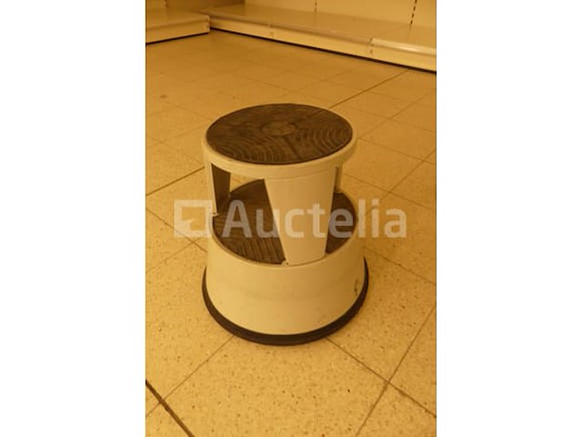 8 diverse opstapstoeltjes - afbeelding 2 van  8