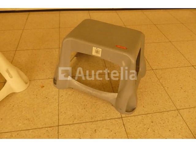 8 diverse opstapstoeltjes - afbeelding 3 van  8