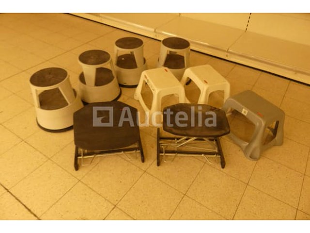 8 diverse opstapstoeltjes - afbeelding 8 van  8