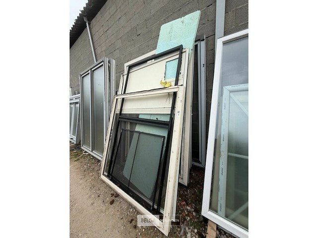 ± 8 diverse pvc ramen - afbeelding 2 van  2