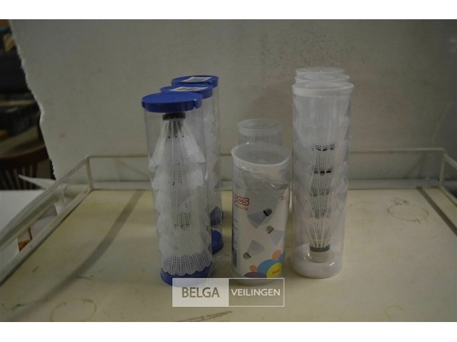 8 doosjes badminton pluimpjes - afbeelding 1 van  3