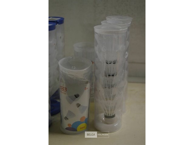 8 doosjes badminton pluimpjes - afbeelding 2 van  3