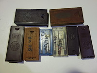 8 doosjes met draaitappen (verschillende maten)