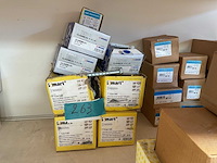 8 dozen betonschroeven; pluggen - afbeelding 1 van  5