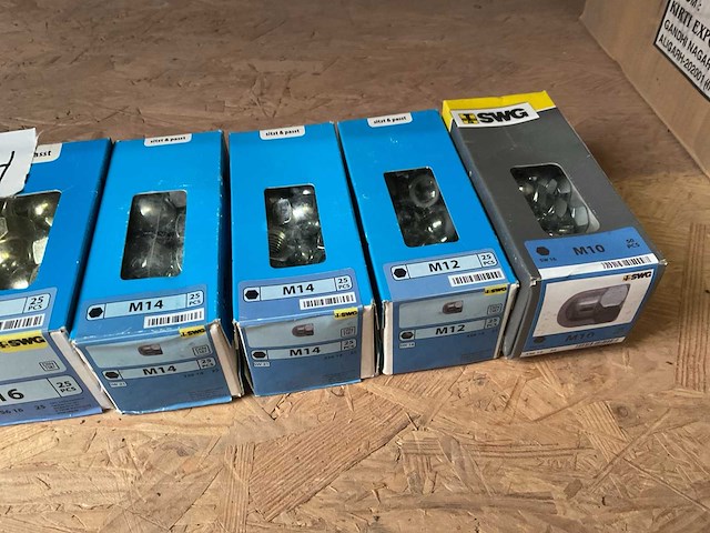 8 dozen bol moeren - afbeelding 4 van  4