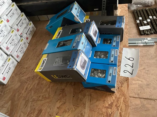 8 dozen bol moeren - afbeelding 4 van  4