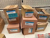 8 dozen bouten - afbeelding 1 van  4