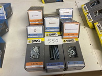 8 dozen hout bouten moeren en nagels - afbeelding 1 van  5