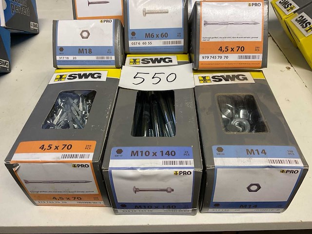 8 dozen hout bouten moeren en nagels - afbeelding 2 van  5