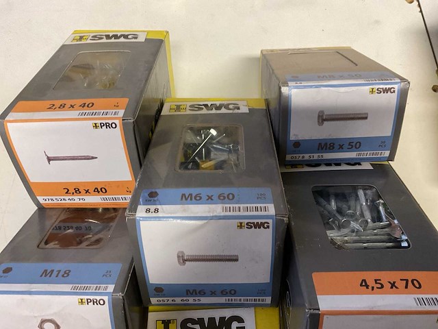 8 dozen hout bouten moeren en nagels - afbeelding 4 van  5