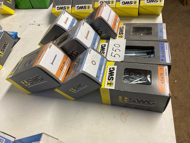 8 dozen hout bouten moeren en nagels - afbeelding 5 van  5