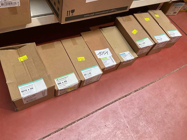 8 dozen hout schroeven en hout bouten - afbeelding 1 van  7