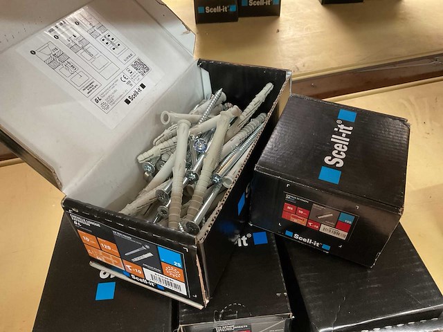 8 dozen houtschroeven en slag pluggen - afbeelding 3 van  5