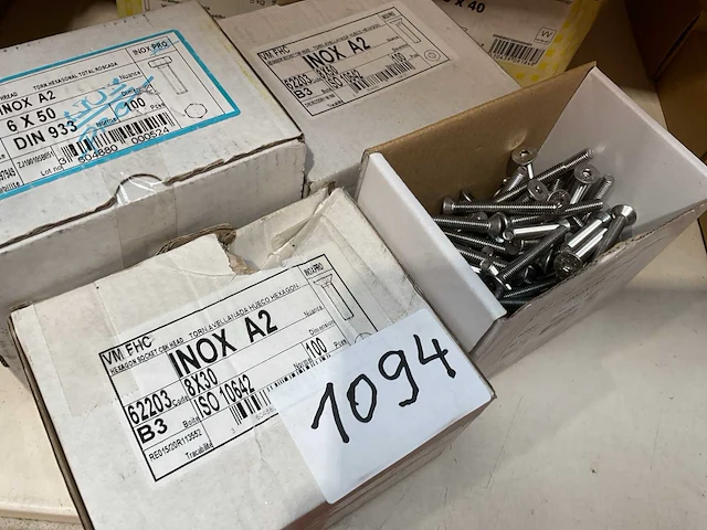 8 dozen inox bouten en nagels - afbeelding 2 van  4