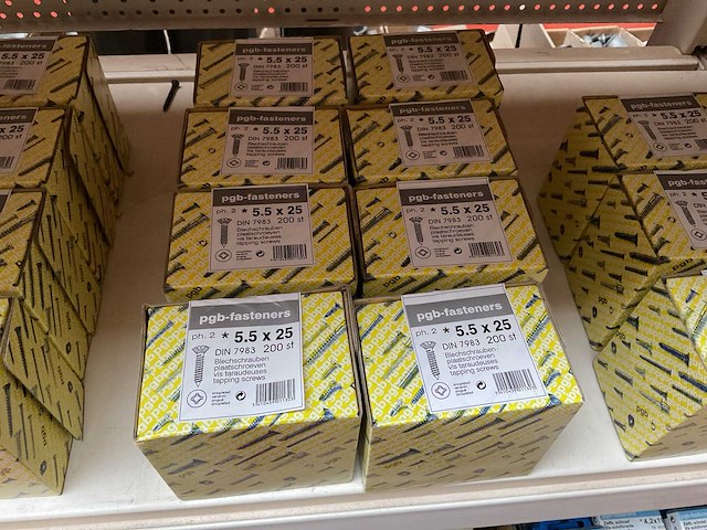 8 dozen schroeven - afbeelding 1 van  3