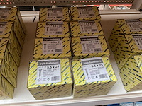 8 dozen schroeven - afbeelding 1 van  3