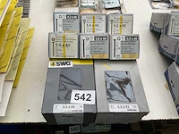 8 dozen schroeven