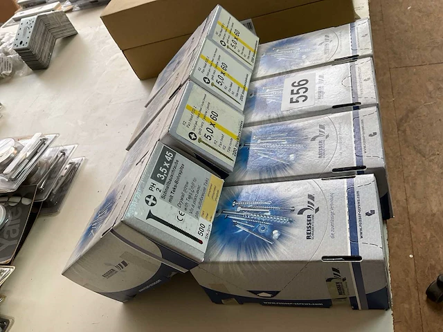 8 dozen schroeven - afbeelding 2 van  4