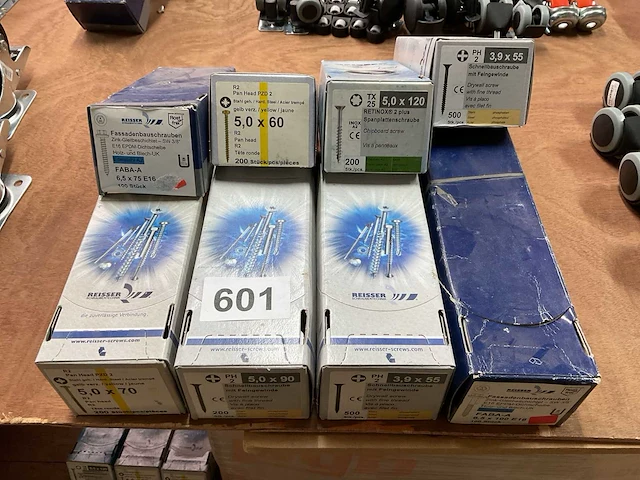 8 dozen schroeven - afbeelding 1 van  7