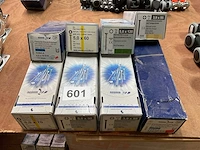 8 dozen schroeven