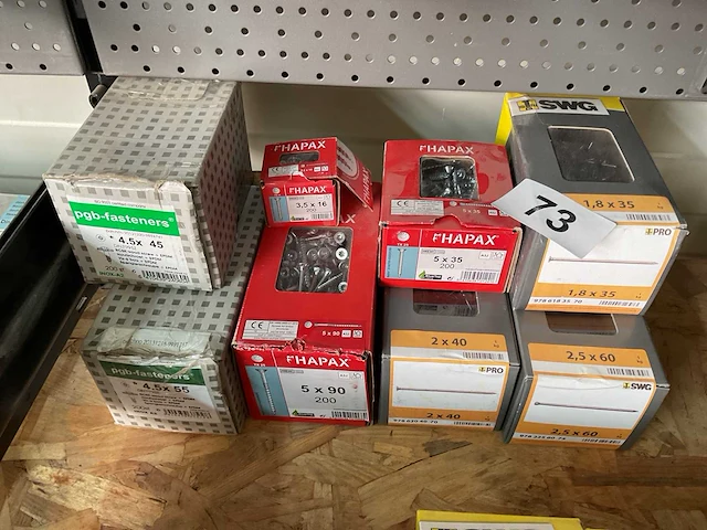 8 dozen schroeven - afbeelding 1 van  6