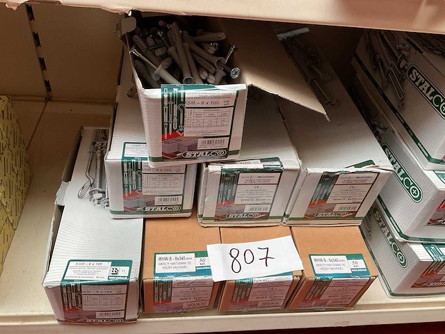 8 dozen slag pluggen en houtschroeven - afbeelding 1 van  8