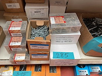 8 dozen spaanplaatschroeven; nagelpluggen - afbeelding 1 van  6
