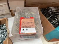 8 dozen spaanplaatschroeven; nagelpluggen - afbeelding 4 van  6