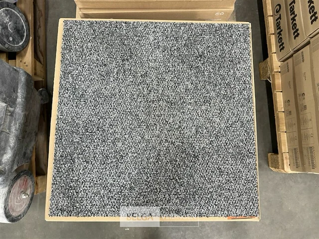 ± 8 dozen tapijttegels interface - afbeelding 1 van  3