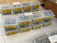 8 emmers hout schroeven met bitsen en magneet houder - afbeelding 1 van  5