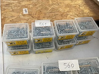 8 emmers hout schroeven met bitsen en magneet houder - afbeelding 1 van  5