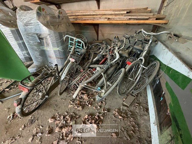 ± 8 fietsen - afbeelding 1 van  2